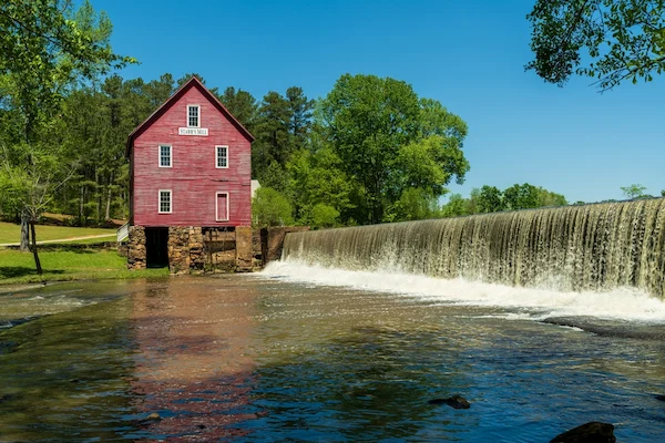 old building and dam at starr’s mill park in Fayetteville, Georgia