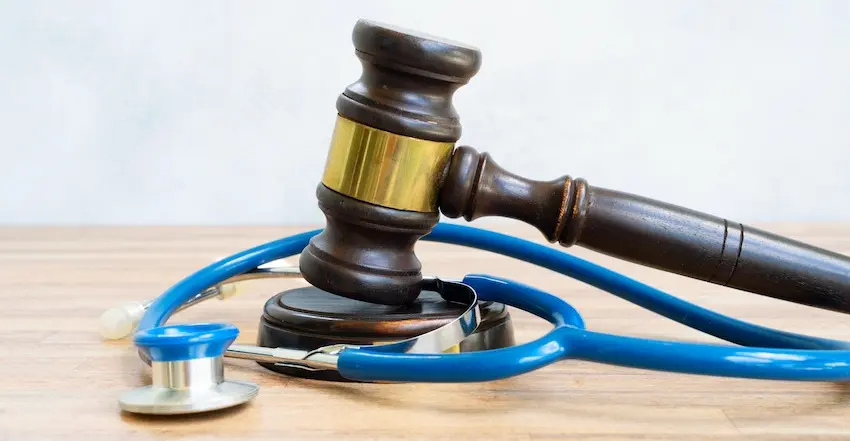 A stethoscope is wrapped around a medical malpractice gavel which represents a back pain injury lawsuit and legal claims at Atlanta Accident Lawyers in the Metro Atlanta area.